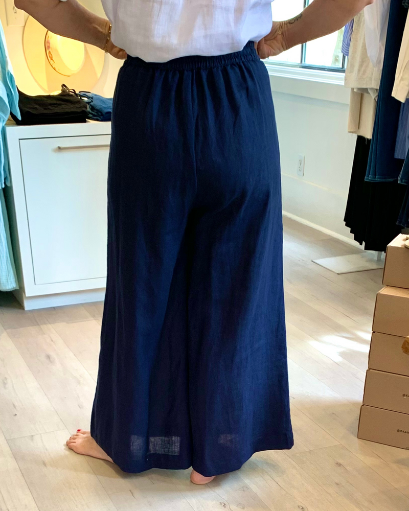 
                  
                    Load image into Gallery viewer, Essential Linen Pant in Navy
                  
                